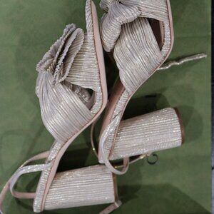 LOEFFLER RANDALL CAMELLIA BOW HIGH HEEL SANDALS PLATINUM 8.5